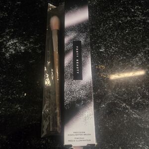 Fenty Beauty Precision Highlighter Brush - Black and Pink